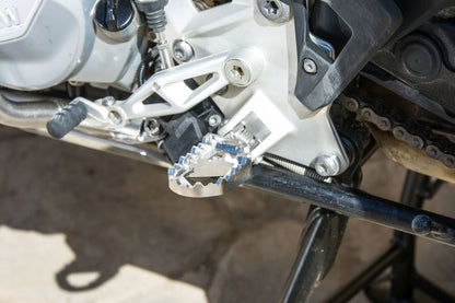 Fernreisefußrasten "Works" für BMW R1300GS, R1250GS/ Adventure, R1200GS ab 2013/ Adventure ab 2014, F850GS/ Adventure, F750GS