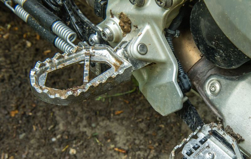 Fernreisefußrasten "Works" für BMW R1300GS, R1250GS/ Adventure, R1200GS ab 2013/ Adventure ab 2014, F850GS/ Adventure, F750GS
