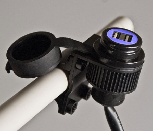 Duo USB Steckdose Motorrad, 12-24V, für 22mm / 25mm Lenker